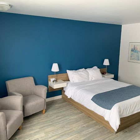Motel Le Rond Point Metabetchouan-Lac-a-la-Croix Bagian luar foto